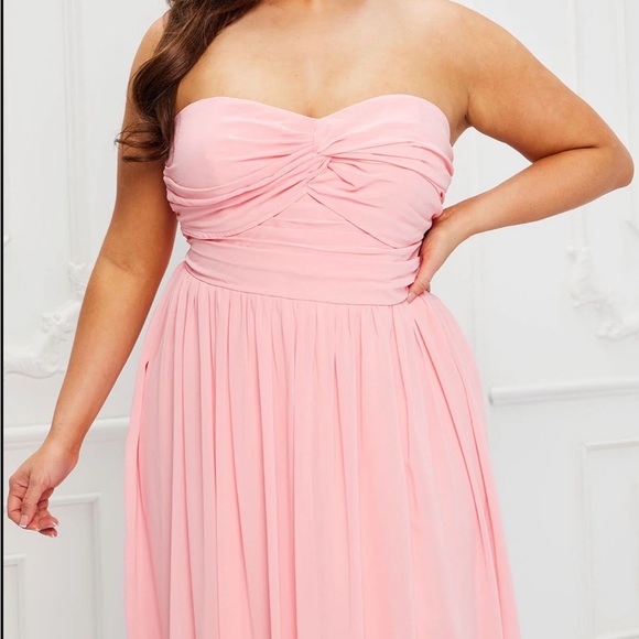 Fashion Nova Bridesmaid/PROM Dress (Small and Large Available) - Picture 15 of 16